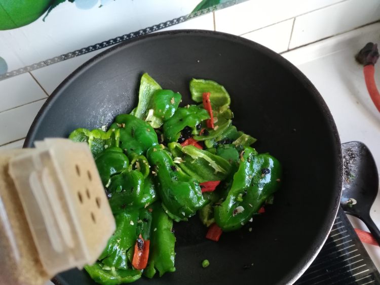 豆豉擂青椒步骤1