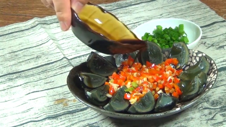 四季餐桌|味极凉拌皮步骤5