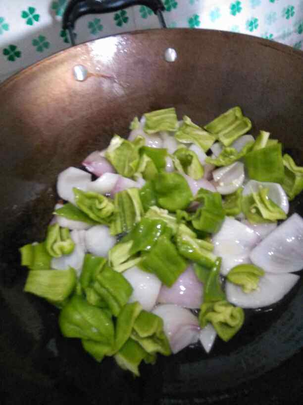 炒腌肉步骤5
