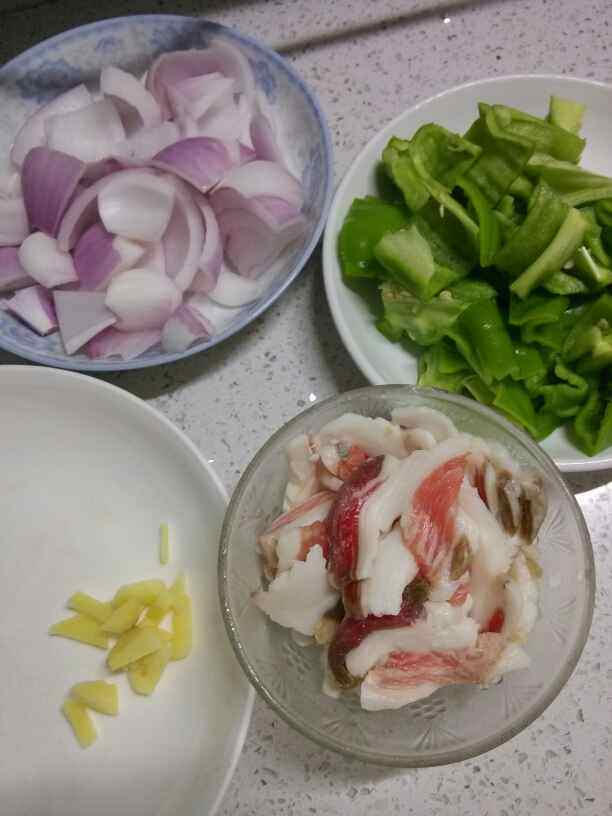 炒腌肉步骤1