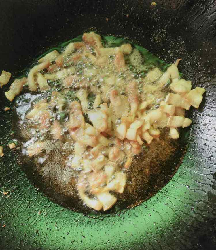 豆角炒肉步骤5
