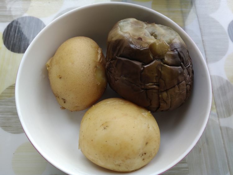 土豆烩茄子步骤1