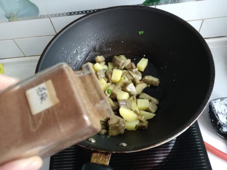 土豆烩茄子步骤6