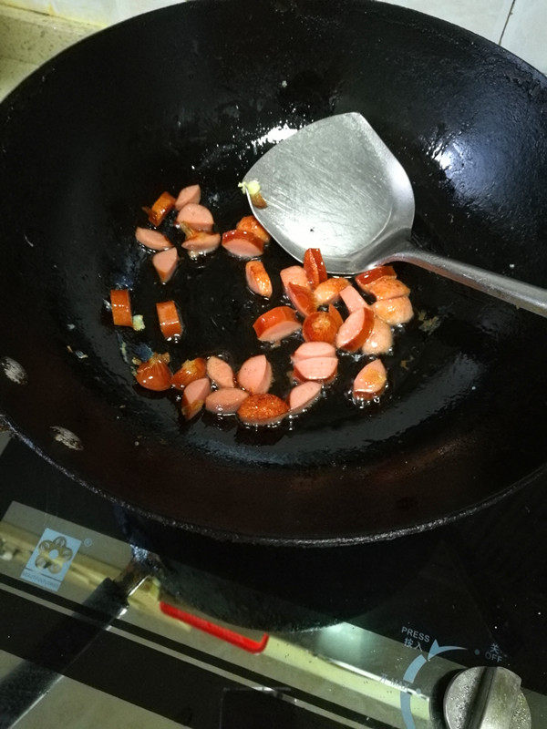 脆皮肠田园炒鸡蛋步骤5