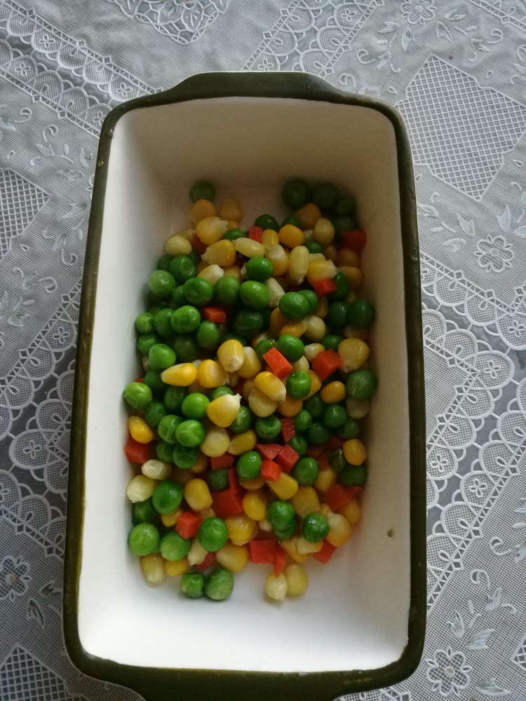 脆皮肠田园炒鸡蛋步骤2