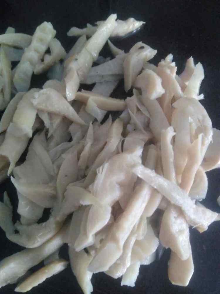苦笋炒五花肉步骤1