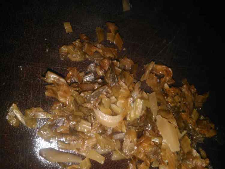 苦笋炒五花肉步骤2