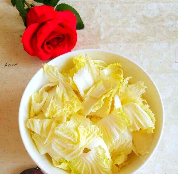 虾仁白菜蛋花汤步骤1