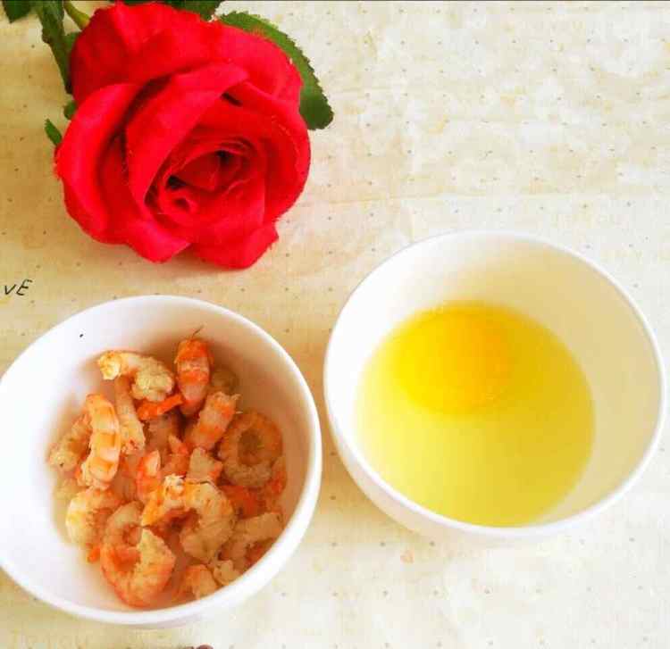 虾仁白菜蛋花汤步骤2