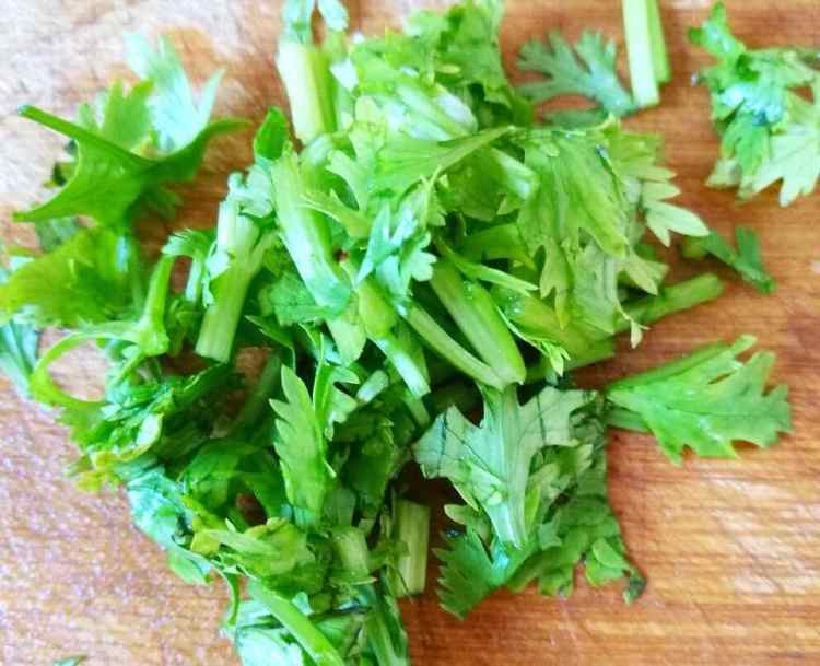 虾仁白菜蛋花汤步骤3