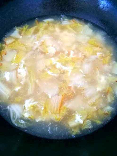 虾仁白菜蛋花汤步骤8
