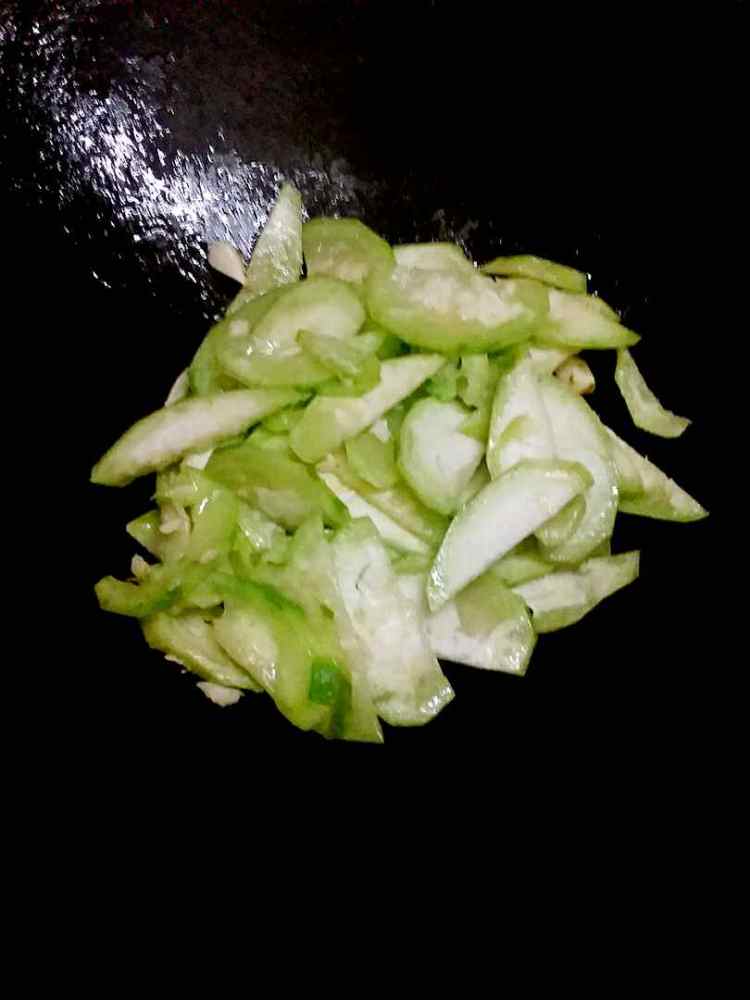 丝瓜炒肉丸步骤4