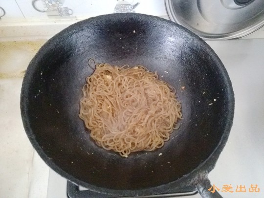 粉条炒鸡蛋步骤6