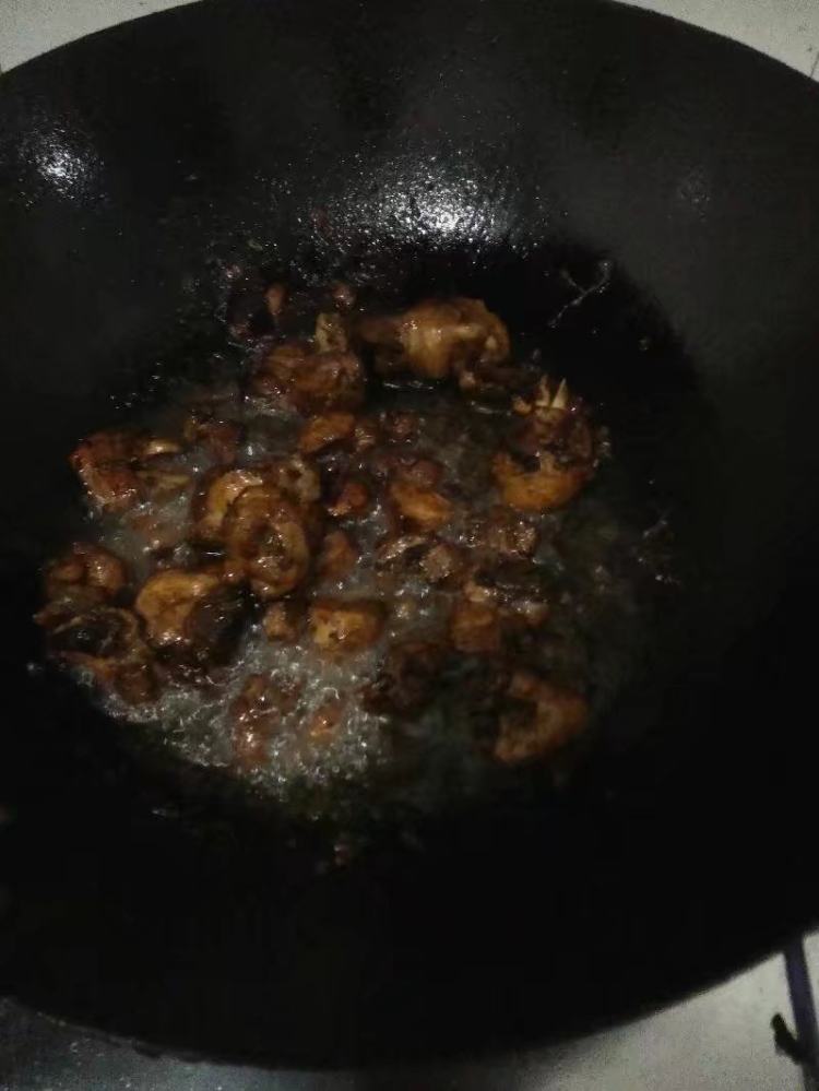 蒜苔炒鸡步骤7