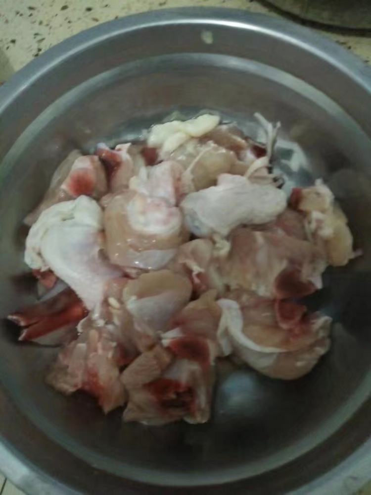 蒜苔炒鸡步骤3