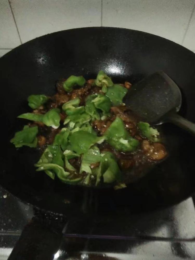 蒜苔炒鸡步骤8