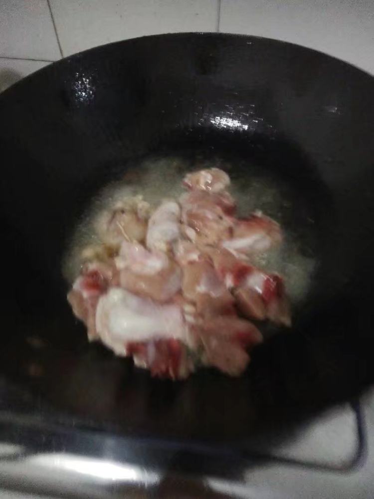 蒜苔炒鸡步骤5