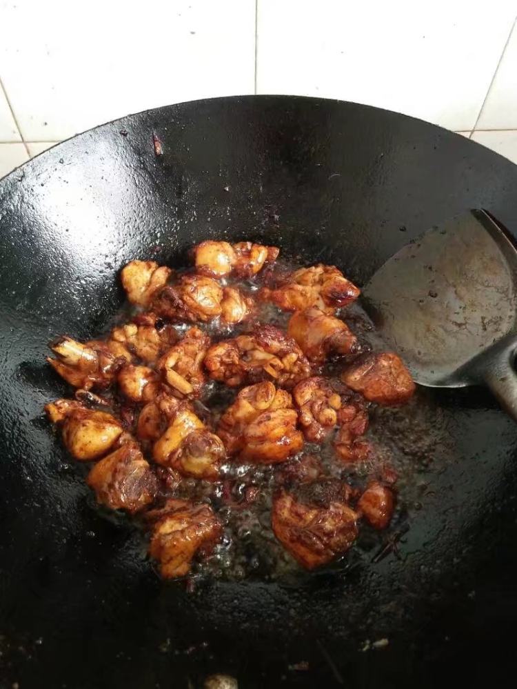 青椒炒鸡步骤7
