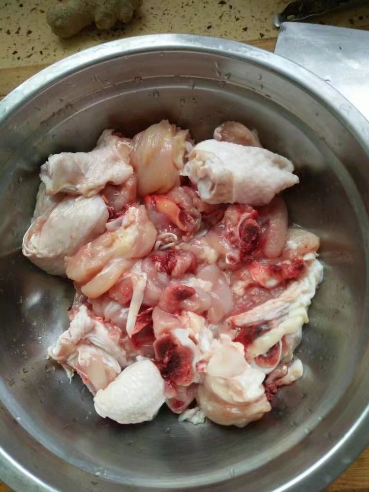 青椒炒鸡步骤3
