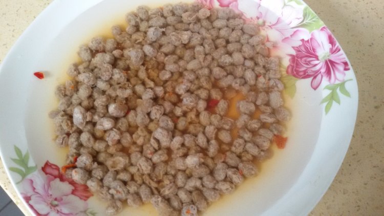 农家椒香豆豉烧芋艿步骤2
