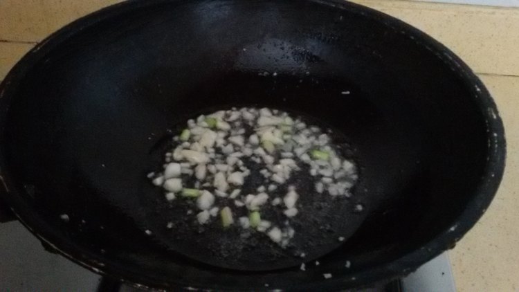 农家椒香豆豉烧芋艿步骤4