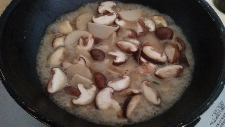 农家椒香豆豉烧芋艿步骤8