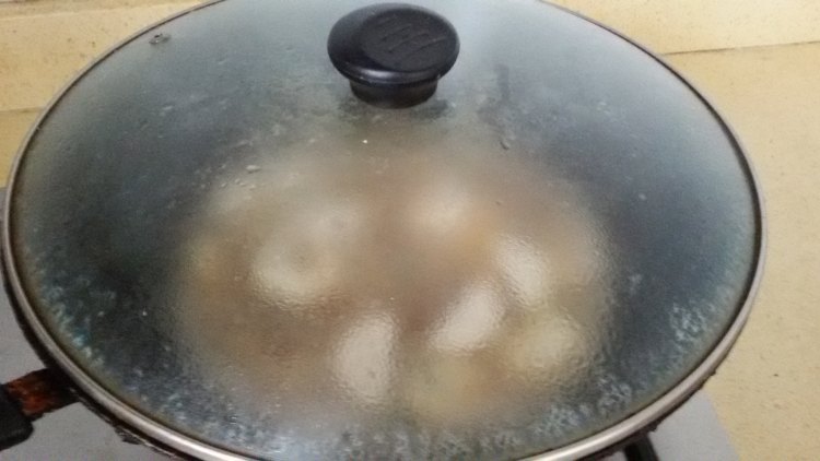 农家椒香豆豉烧芋艿步骤7