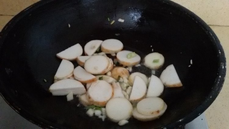 农家椒香豆豉烧芋艿步骤5