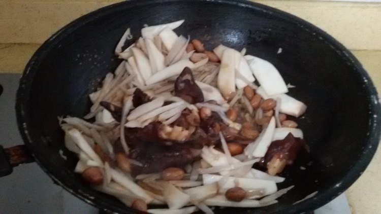 杏鲍菇炒炖肉步骤7