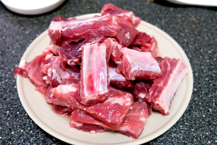 土豆胡萝卜炖排骨步骤1