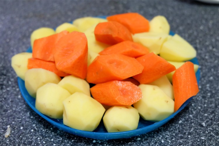 土豆胡萝卜炖排骨步骤6