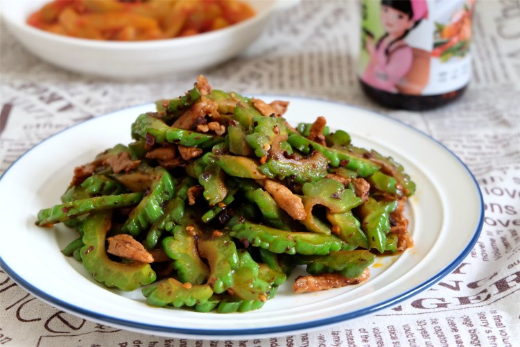 香菇豆豉苦瓜炒肉步骤8