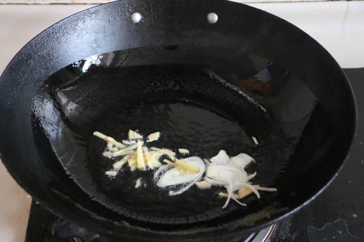 西芹炒八带须步骤4