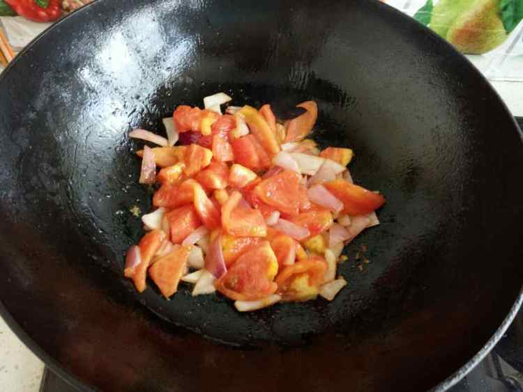 西红柿土豆大骨汤步骤4