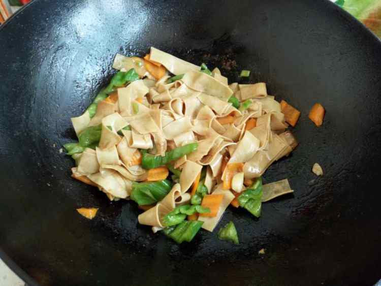 尖椒炒干豆腐步骤6