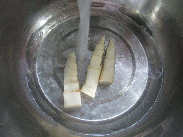 榨菜丝鞭笋香芋步骤2