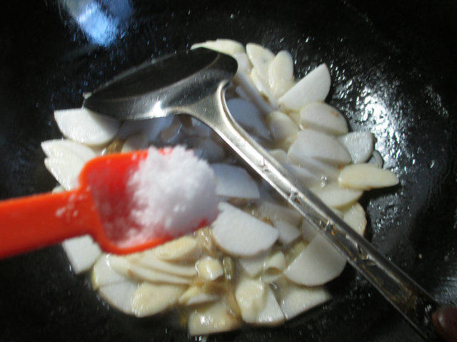 榨菜丝鞭笋香芋步骤7