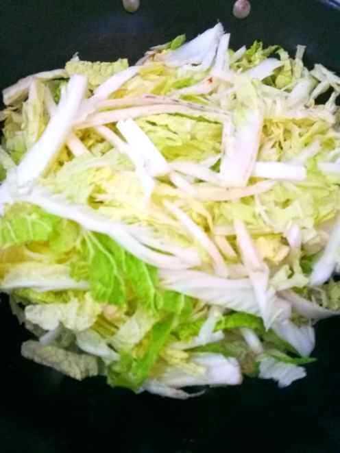 蛎虾白菜炖豆腐步骤4