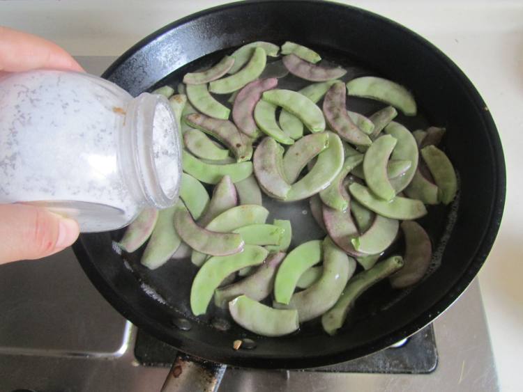 香辣豆豉炒扁豆步骤2