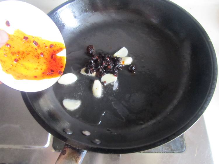 香辣豆豉炒扁豆步骤4