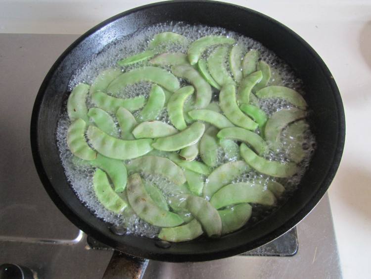 香辣豆豉炒扁豆步骤3