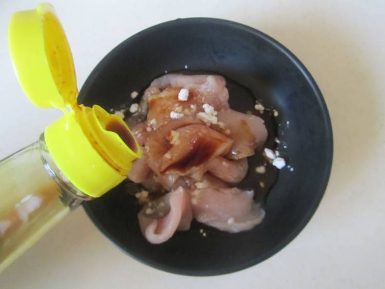 葫芦炒肉片步骤2