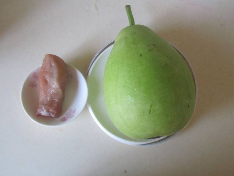 葫芦炒肉片步骤1