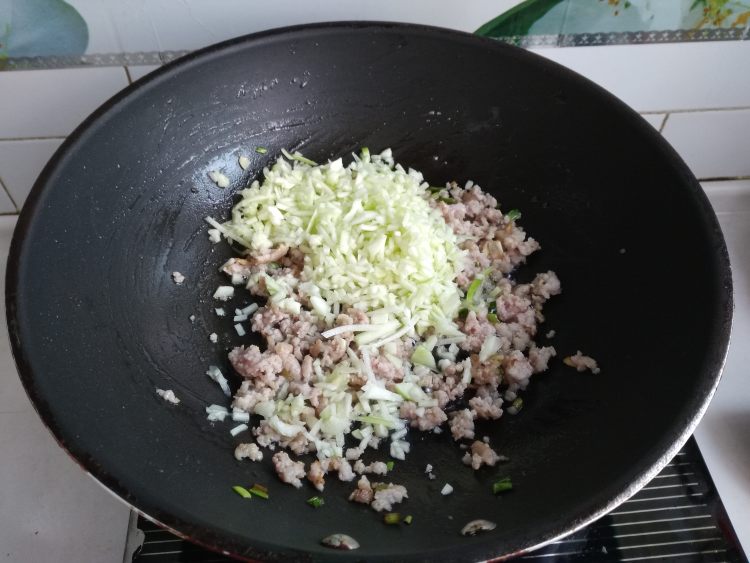 西葫芦肉酱面条步骤4