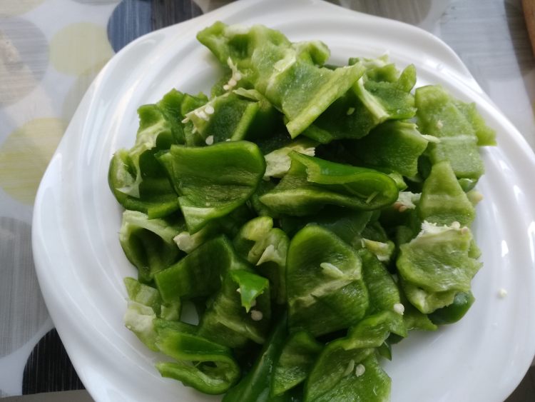木耳猪肚炒青椒步骤1