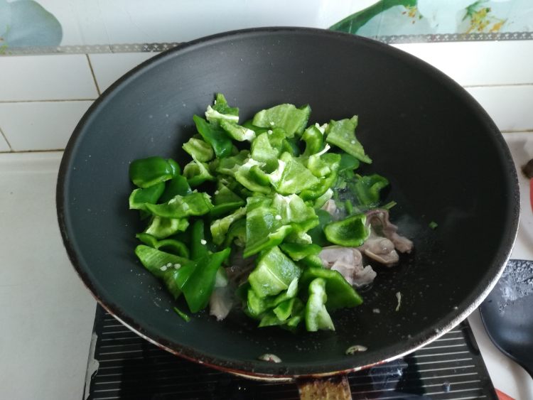 木耳猪肚炒青椒步骤5