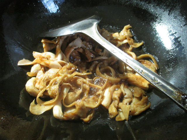 秀珍菇鸡毛菜面筋步骤4