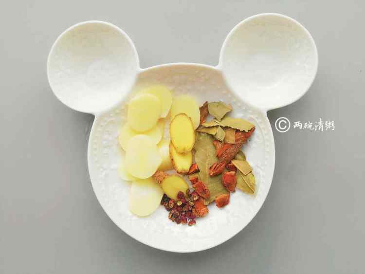 香菇烧鸡腿步骤2
