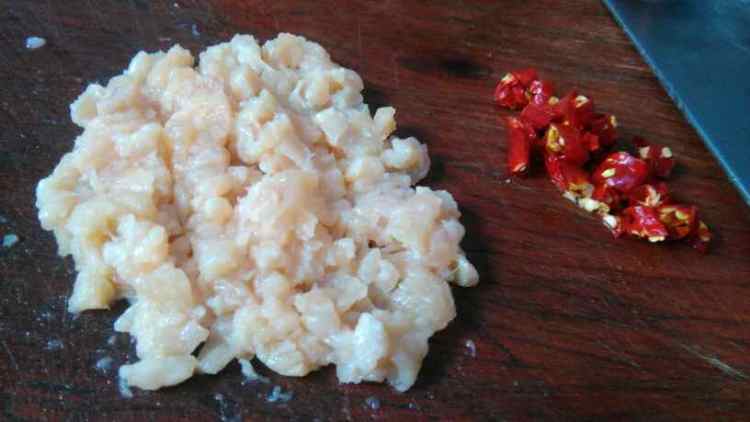 橄榄菜肉末四季豆步骤3