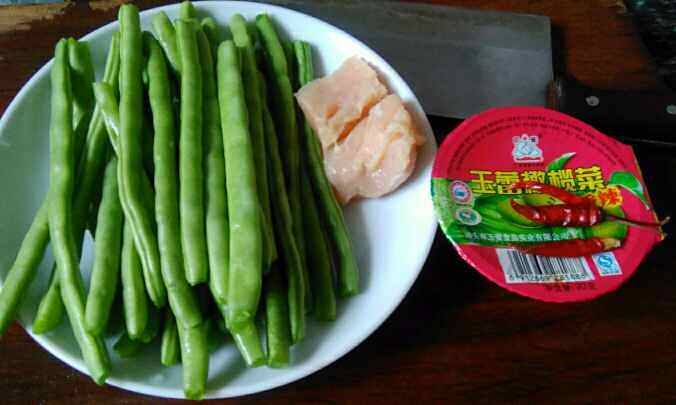 橄榄菜肉末四季豆步骤1